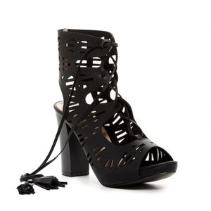 NWT Nordstrom Chase & Chloe Laser-Cut Sandals- 7